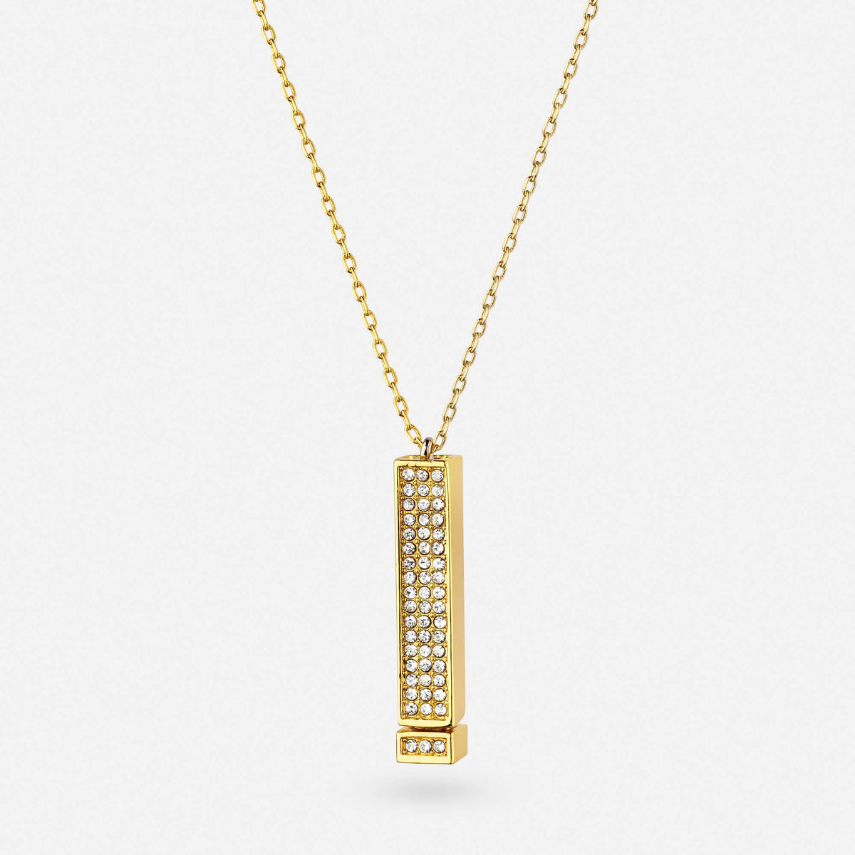 Collar «Te quiero» dorado con colgante de pedrería, sobre fondo blanco