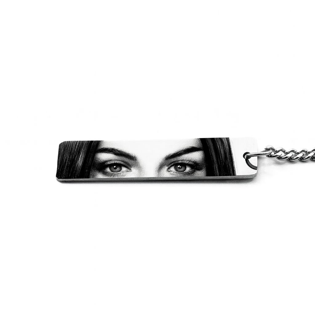 Llavero Mirada Eterna plateado con foto personalizada de unos ojos