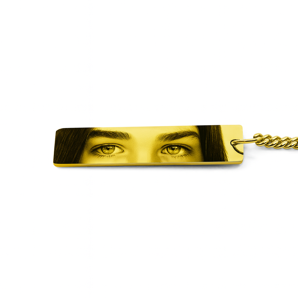 Llavero Mirada Eterna personalizado en acabado dorado