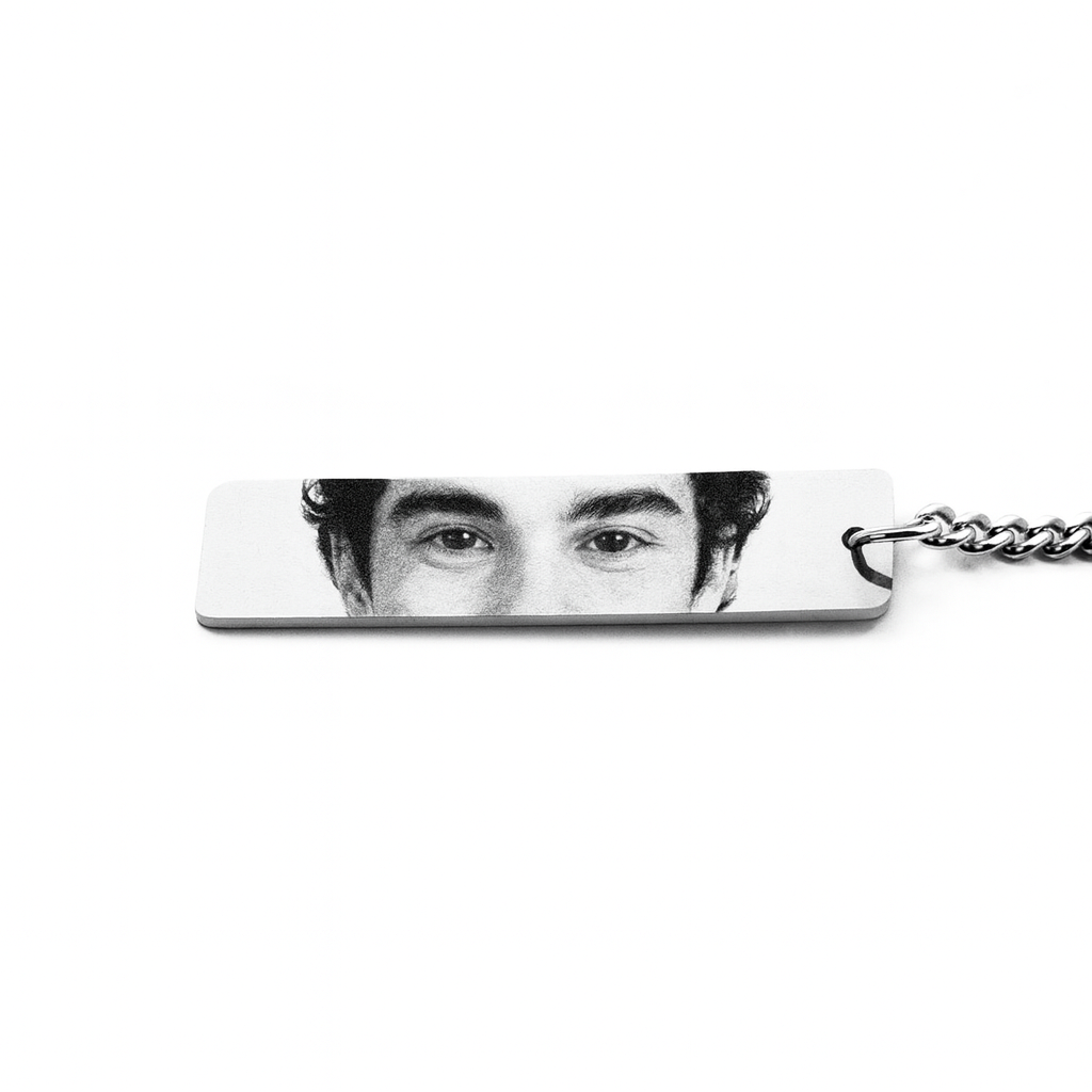 Llavero plateado personalizado con la mirada de una persona especial