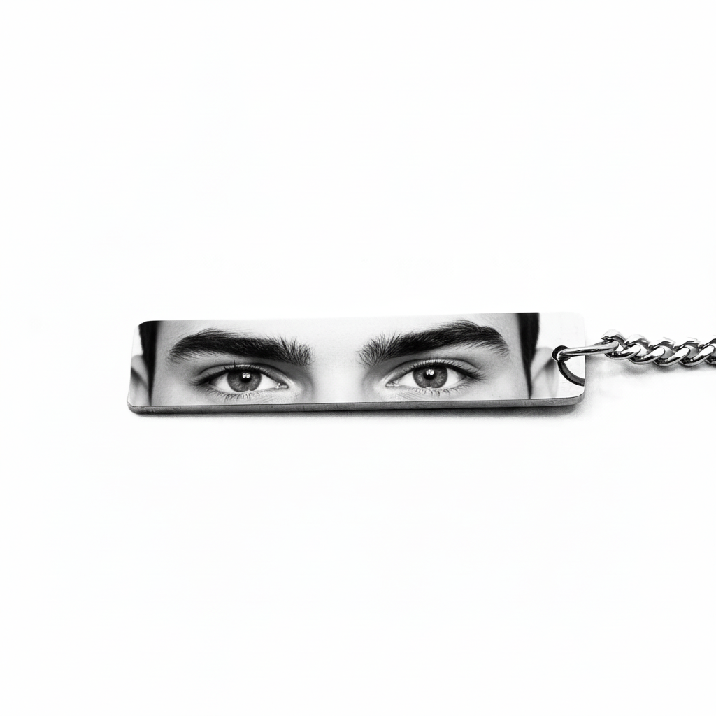 Primer plano del Llavero Mirada Eterna personalizado